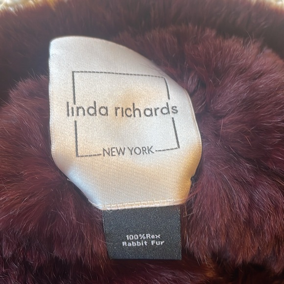 Linda Richards Burgundy Infinity Cowl Scarf - Picture 4 of 5